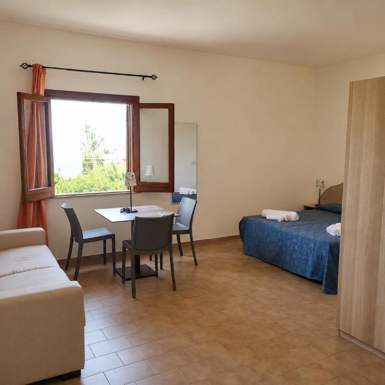 Testa di Monaco - Basic Beach Accommodations - Camera Tripla Economy - 3