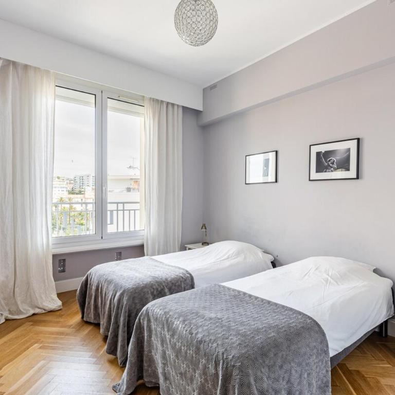 Penthouse apartment with roof terrace by the beach - Appartement - 24