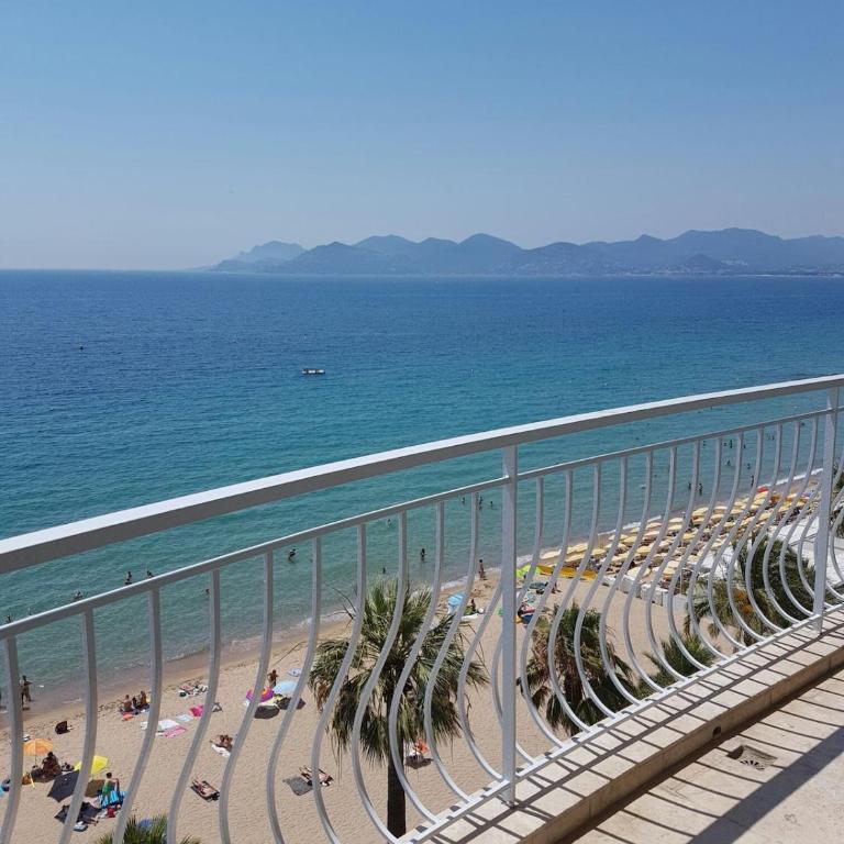 Penthouse apartment with roof terrace by the beach - Appartement - 65