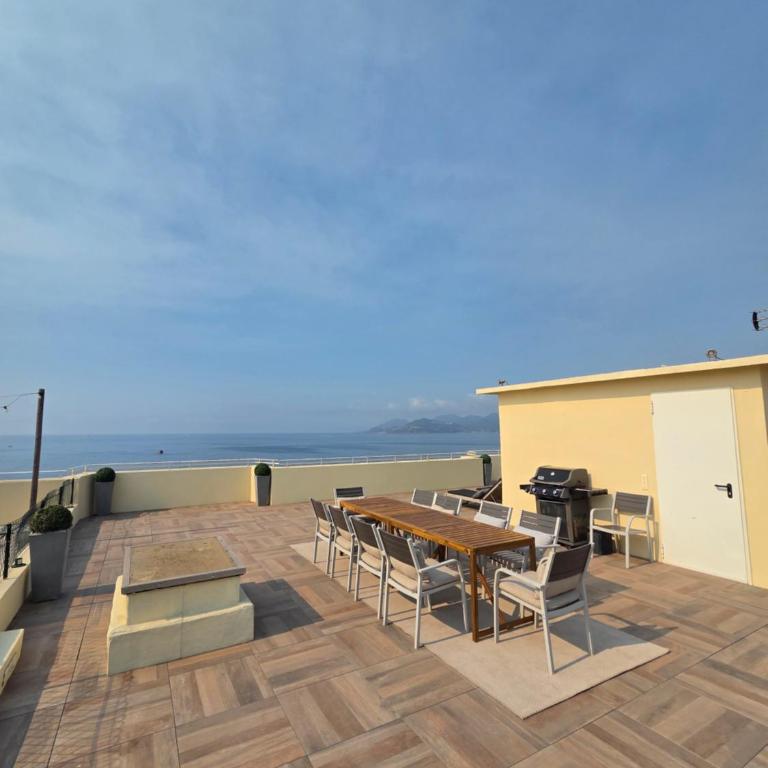 Penthouse apartment with roof terrace by the beach - Appartement - 69