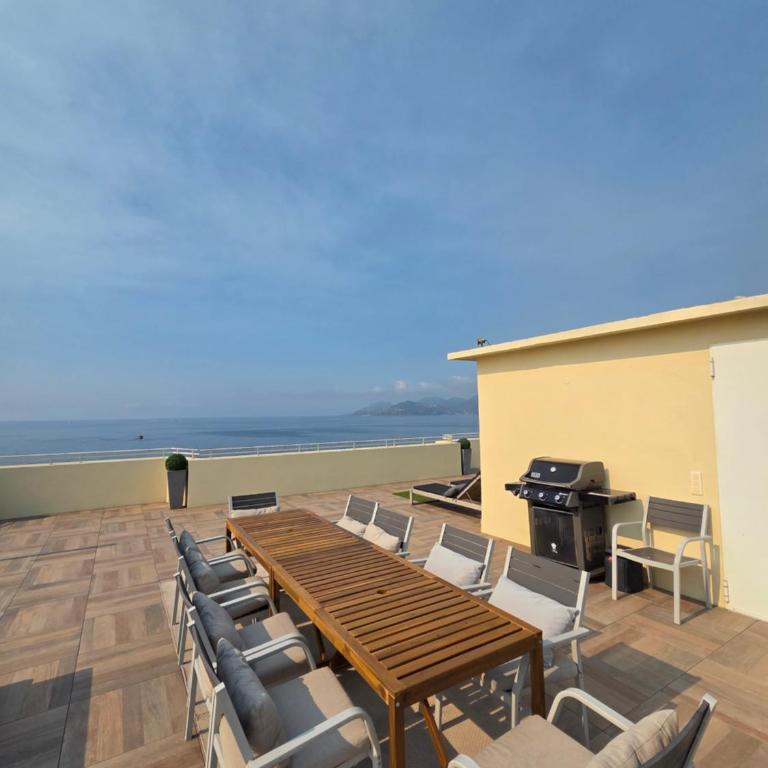 Penthouse apartment with roof terrace by the beach - Appartement - 66