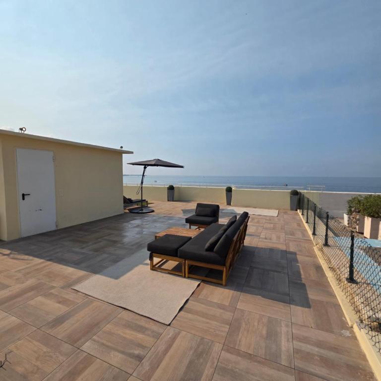 Penthouse apartment with roof terrace by the beach - Appartement - 68