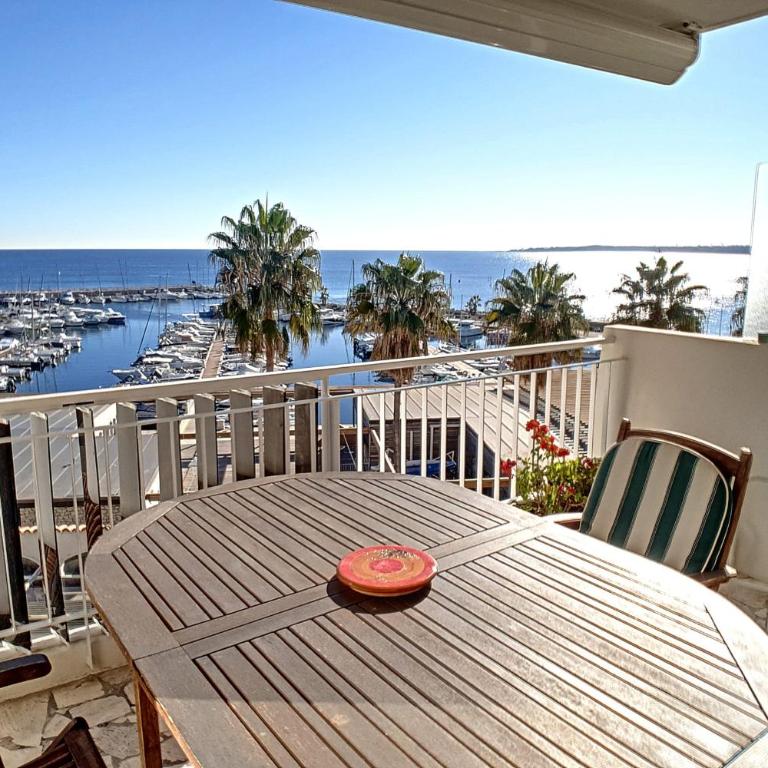 AGENCE HENRI CAMILLE- Le Cap-2 chambres avec clim - terrasse vue mer - Appartement - 2