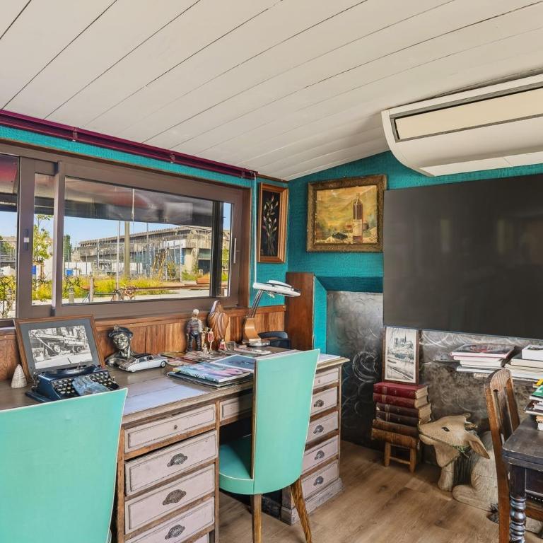 Superbe Péniche En Centre Ville - Appartement - 17
