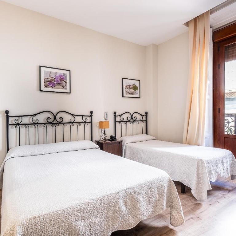 Hostal El Pilar - Dreibettzimmer - 11