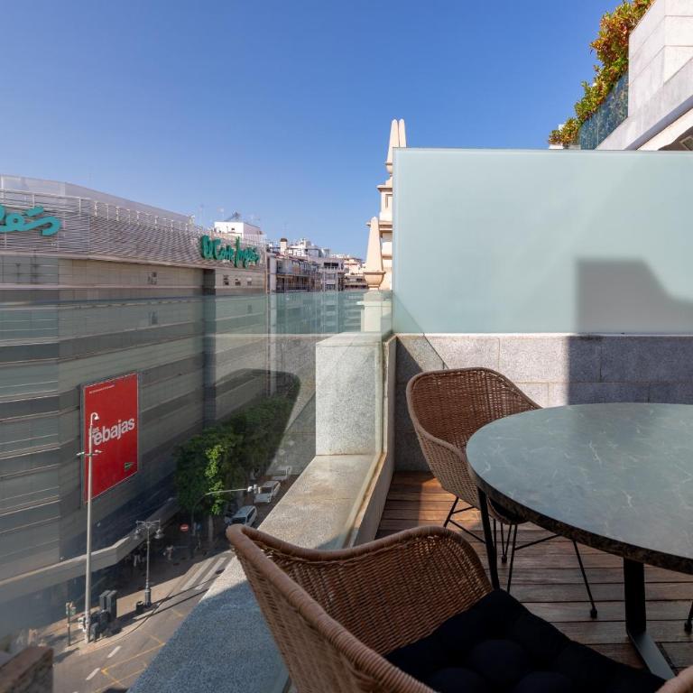ApartUP Colon Attic Center - Appartamento con 2 Camere da Letto e Terrazza - 1