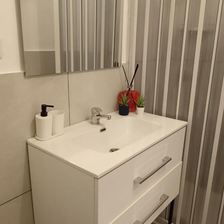 LUAN Rooms - Historic Centre Naples - Camera Tripla con Balcone - 3