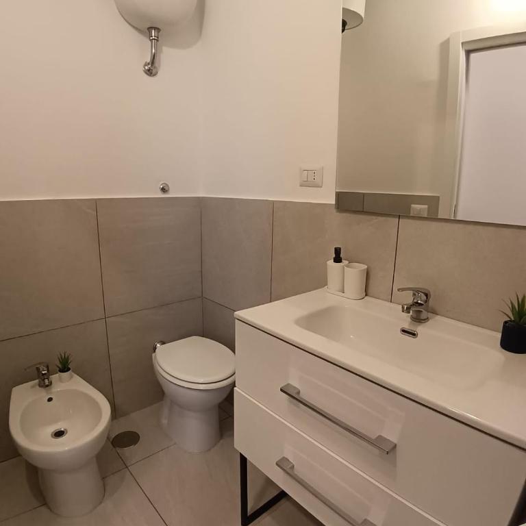 LUAN Rooms - Historic Centre Naples - Camera Tripla con Balcone - 4