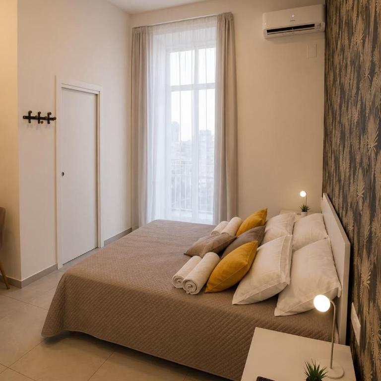 LUAN Rooms - Historic Centre Naples - Camera Quadrupla con Balcone - 3