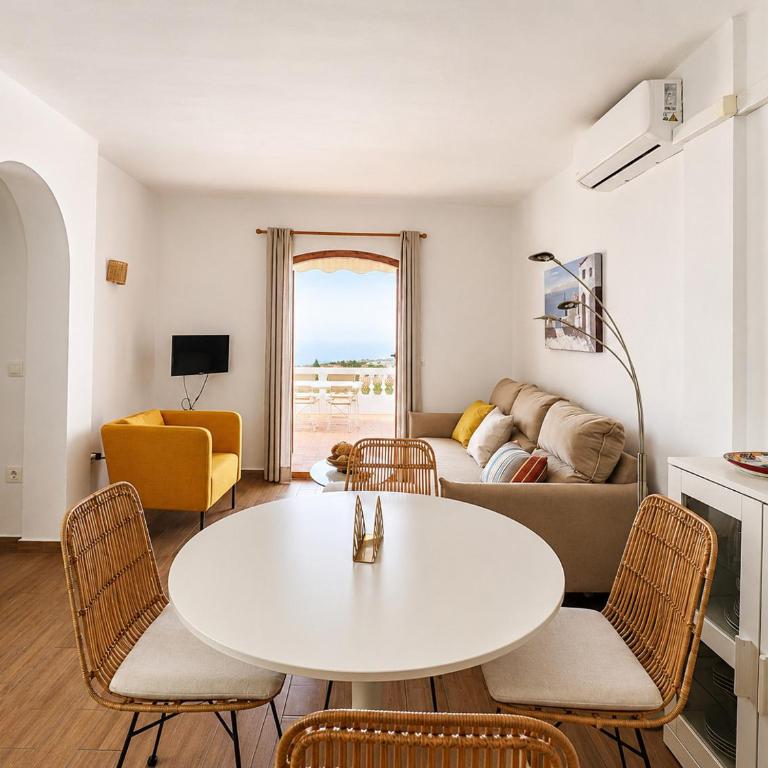 Apartment Mandarinos San Juan de Capistrano Nerja - Apartment with City View - 8