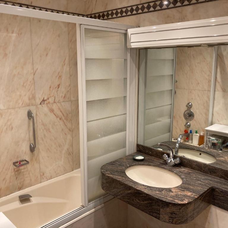 Bed and Breakfast at Place d'Italie - metro lines 5, 6, and 7 - Familienzimmer mit Balkon - 9
