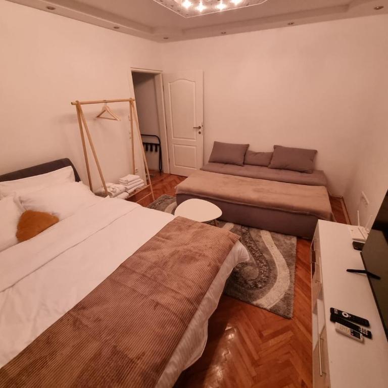 Skyline Retreat Sarajevo Modern View Apartment - Two-Bedroom Apartment - 8