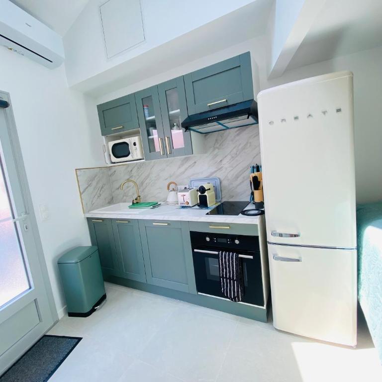 Plage et centre ville à pied, la maison de la Pinède et la Pinasse sont climatisées avec ménage, draps et serviettes inclus - Casa con 1 dormitorio - 1