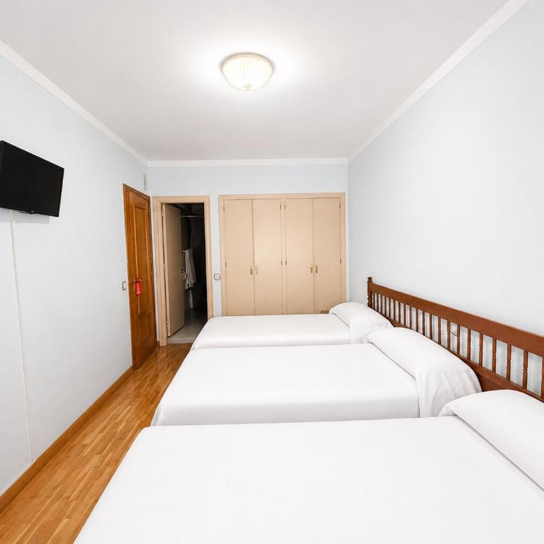 Hostal ** EC León - Habitación Triple - 10