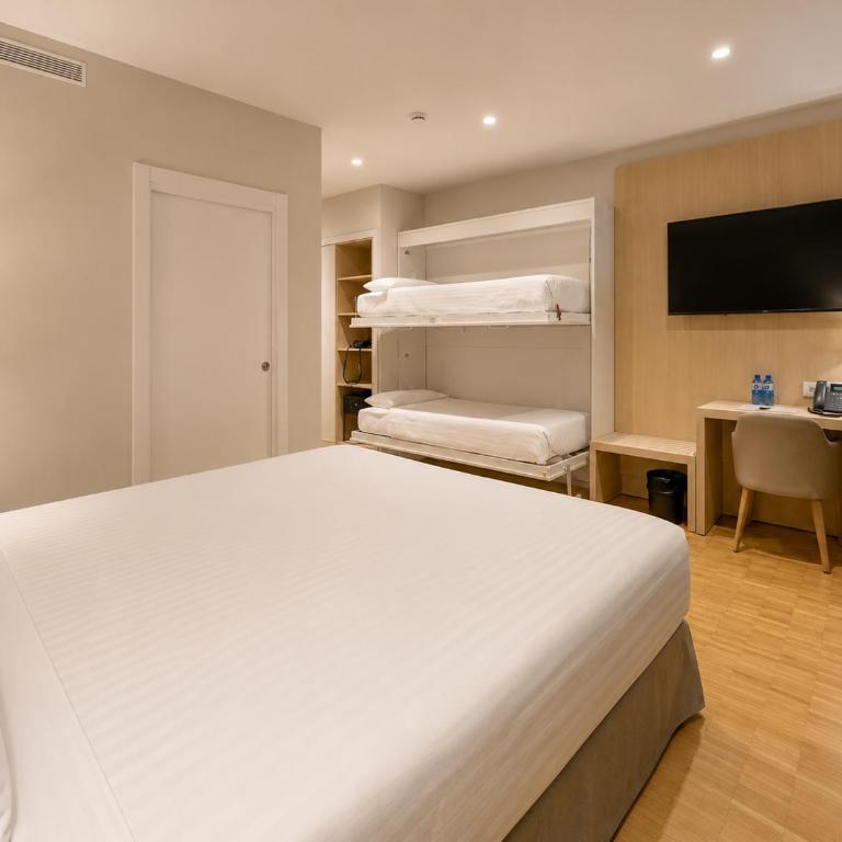 Hotel Lauria - Habitación Cuádruple Deluxe - 6