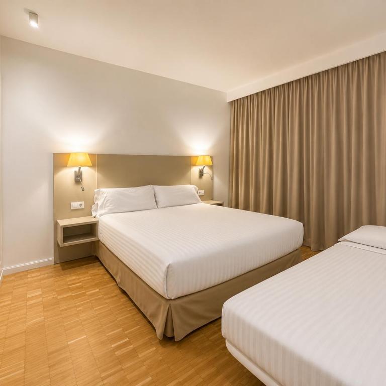 Hotel Lauria - Habitación Doble Deluxe con cama supletoria - 5
