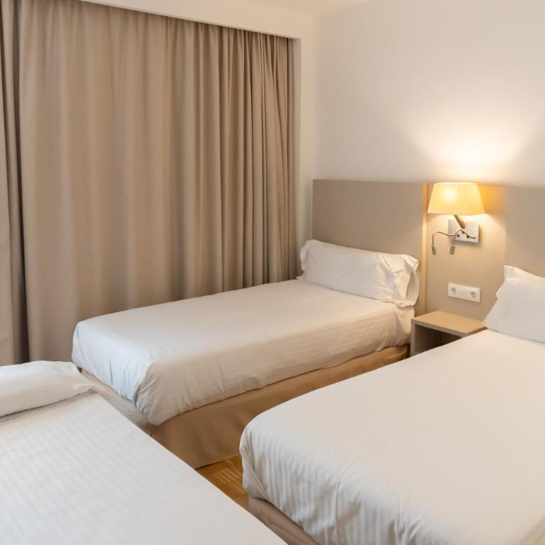 Hotel Lauria - Habitación Doble Deluxe con cama supletoria - 3