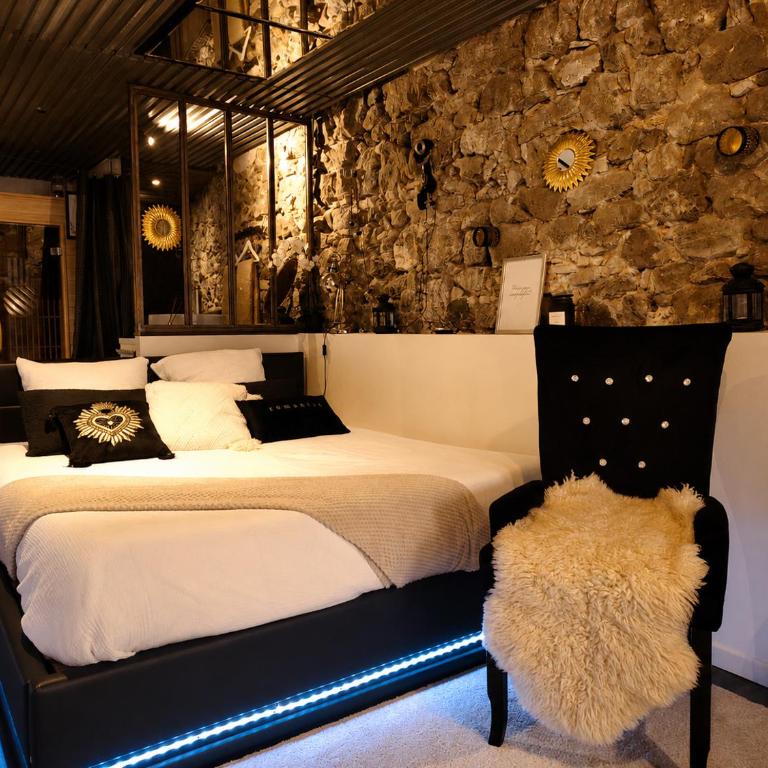 Sweet Loft Grenoble-Love Room avec jacuzzi & sauna - Suite avec Baignoire Spa - 20