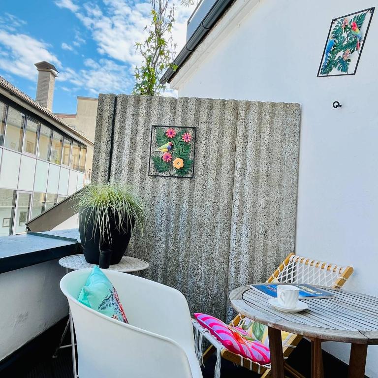 Boutique Hotel Goldenes Lamm Villach - Deluxe Doppelzimmer mit Balkon - 4