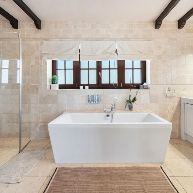 CASA ANDREA Villa para grupos con piscina y vistas al mar - Villa - 17