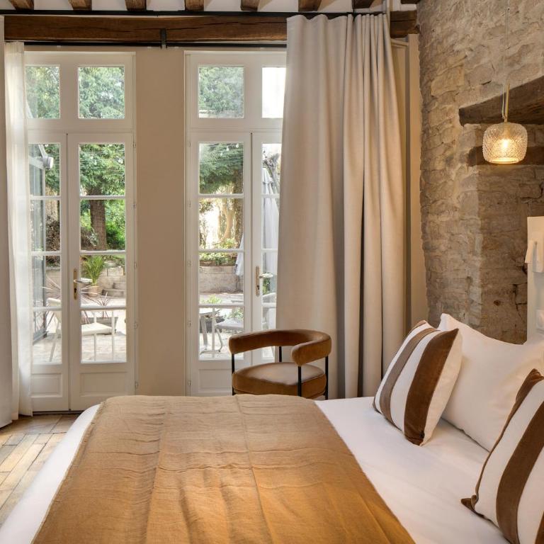 Maison 1642 - Chambre Double - Vue sur Jardin - 1