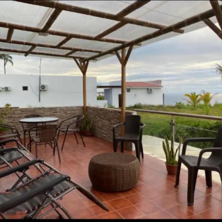 Beach house on a coastal cliff in Canoa-Manabí - Casa de 3 dormitorios - 2