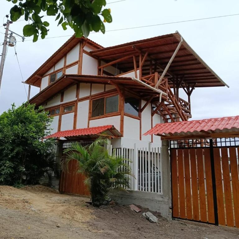 Beach house on a coastal cliff in Canoa-Manabí - Casa de 3 dormitorios - 3