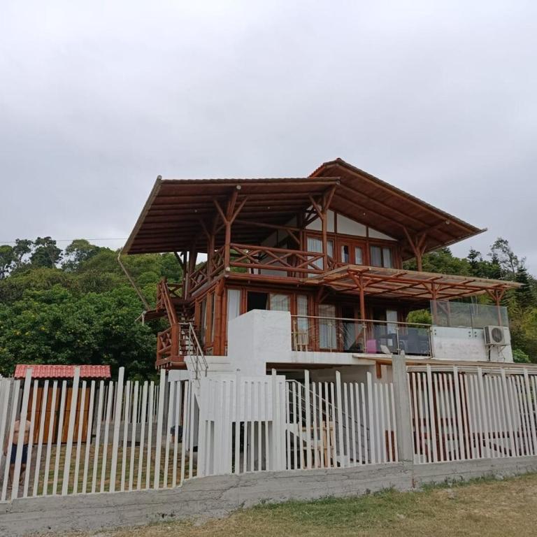 Beach house on a coastal cliff in Canoa-Manabí - Casa de 3 dormitorios - 8