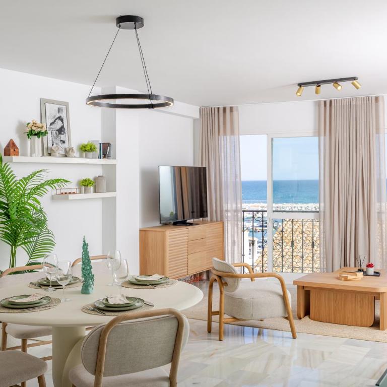 MARBELLA BANUS SUITES - Brand New Luxury Duplex - Puerto Banús Marina - 2BR - 2BA - Spectacular Mediterranean Views - Heart of Puerto Banús - Steps from El Corte Inglés Luxury Shopping - Surrounded by Restaurants & Nightlife - Apartamento de 2 dormitorios con vistas al mar - 1