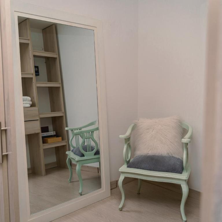 Luxury Jacuzzi in Poblado - One-Bedroom Apartment - 11