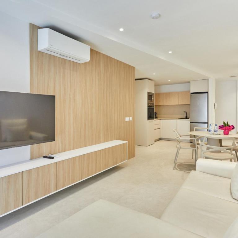 Silken Atlantis Playa - Holiday Homes - Two-Bedroom Family Apartment with Terrace - 1