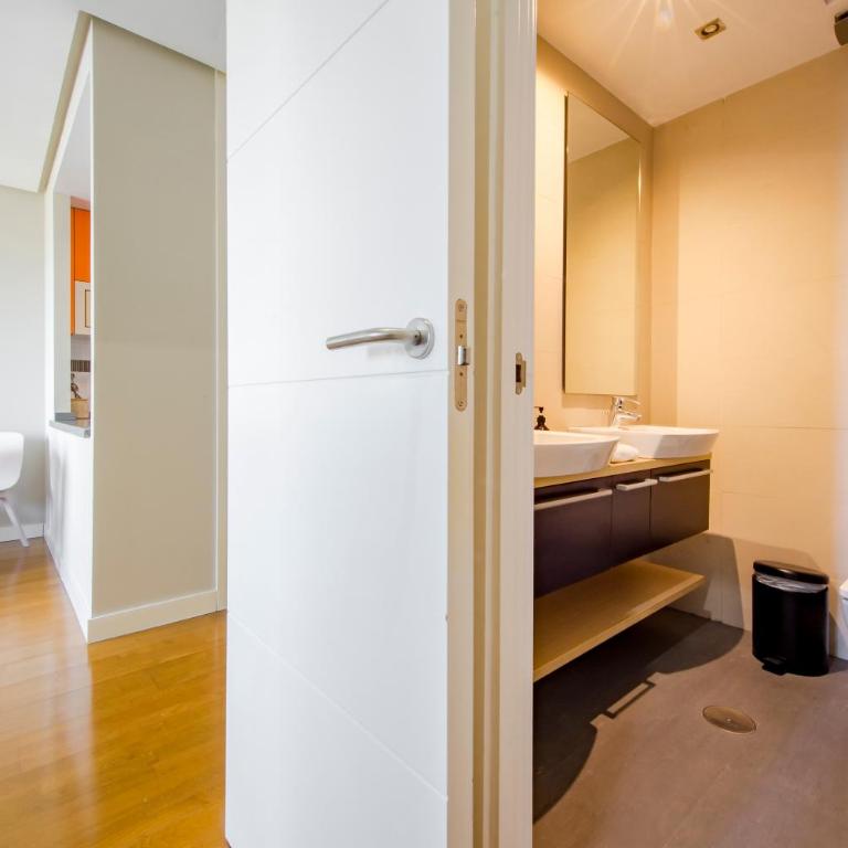 Alojamiento con parking y piscina en Sanchinarro - Deluxe Apartment mit 1 Schlafzimmer - 22
