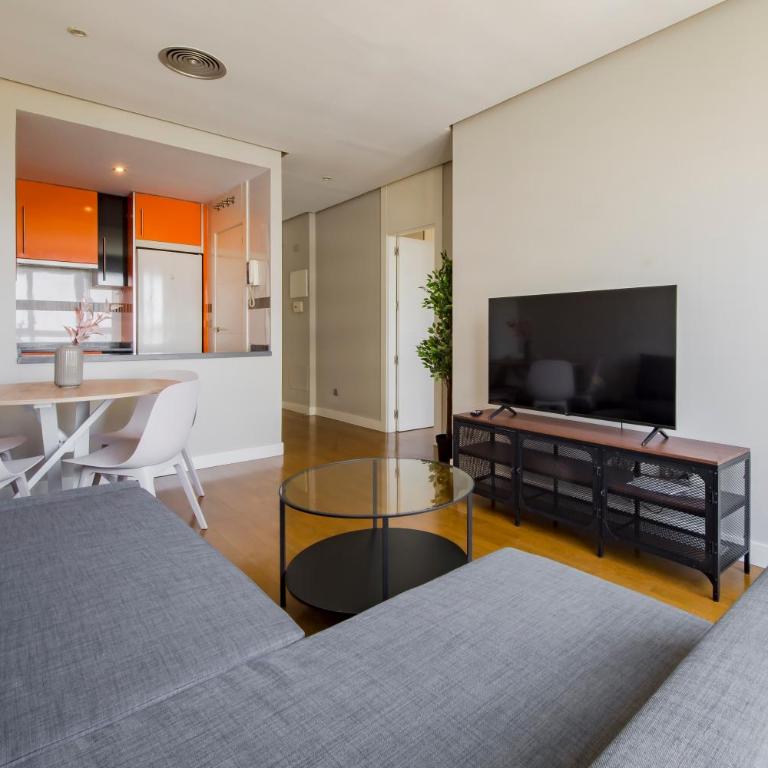 Alojamiento con parking y piscina en Sanchinarro - Deluxe Apartment mit 1 Schlafzimmer - 20