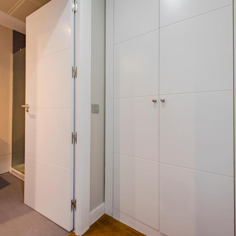 Alojamiento con parking y piscina en Sanchinarro - Deluxe Apartment mit 1 Schlafzimmer - 6
