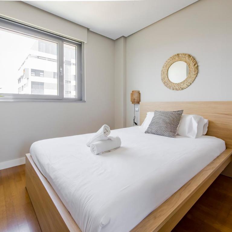 Alojamiento con parking y piscina en Sanchinarro - Deluxe Apartment mit 1 Schlafzimmer - 11