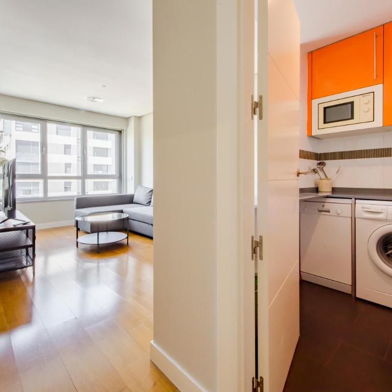Alojamiento con parking y piscina en Sanchinarro - Deluxe Apartment mit 1 Schlafzimmer - 26