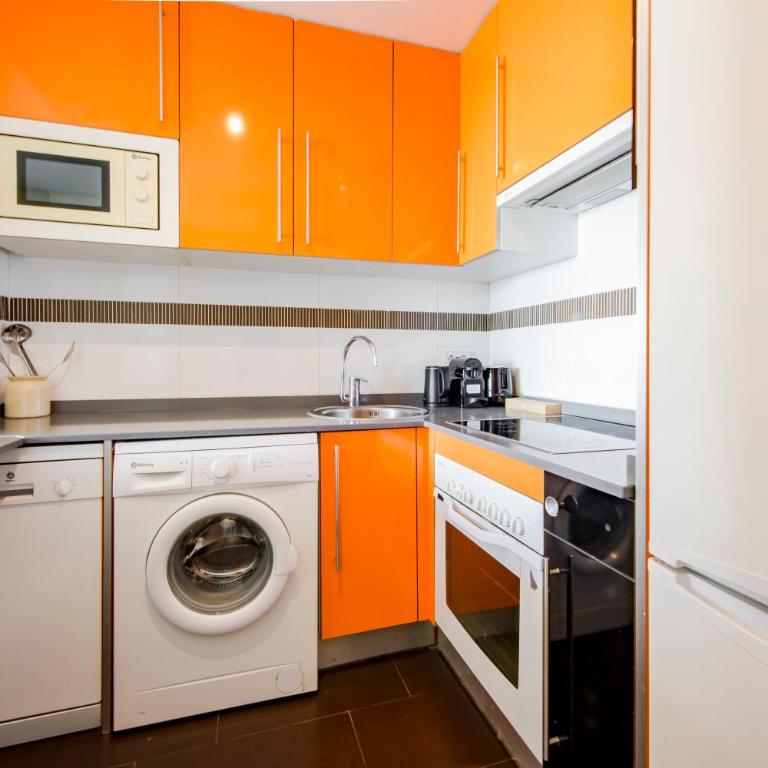 Alojamiento con parking y piscina en Sanchinarro - Deluxe Apartment mit 1 Schlafzimmer - 14
