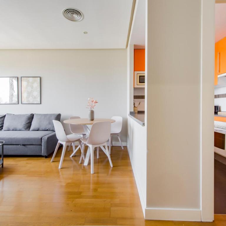 Alojamiento con parking y piscina en Sanchinarro - Deluxe Apartment mit 1 Schlafzimmer - 29