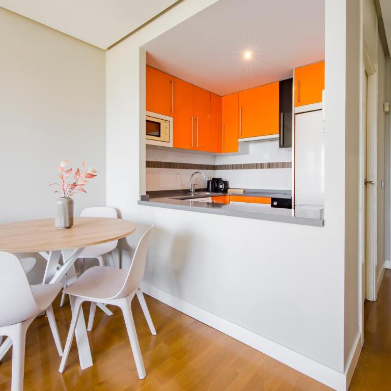 Alojamiento con parking y piscina en Sanchinarro - Deluxe Apartment mit 1 Schlafzimmer - 4