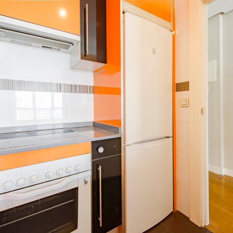 Alojamiento con parking y piscina en Sanchinarro - Deluxe Apartment mit 1 Schlafzimmer - 2