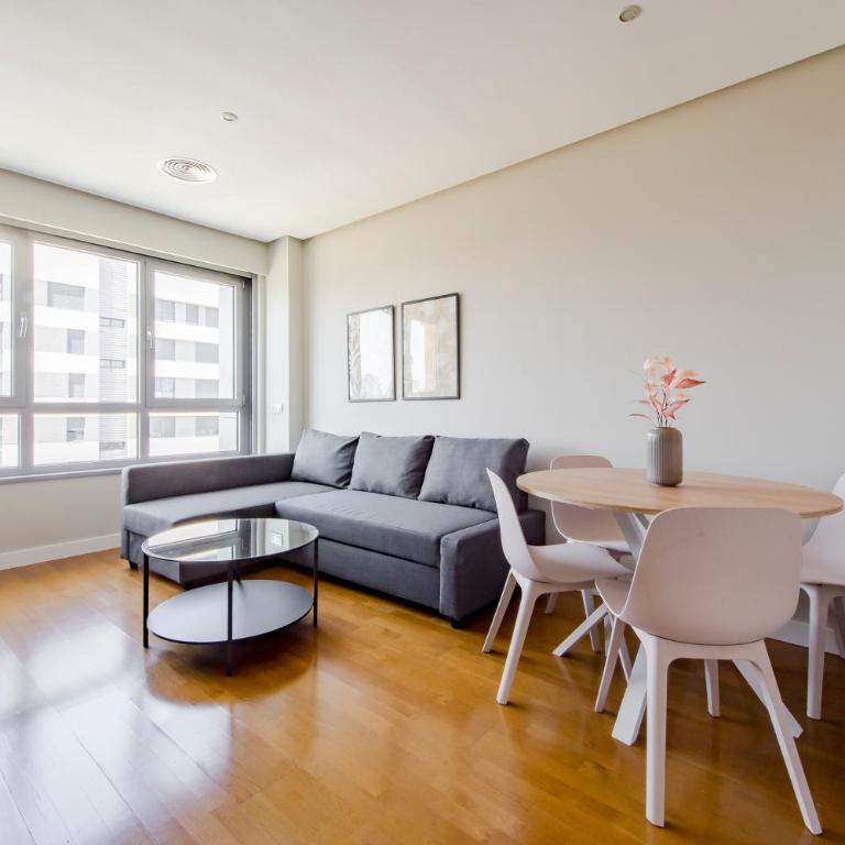 Alojamiento con parking y piscina en Sanchinarro - Deluxe Apartment mit 1 Schlafzimmer - 1