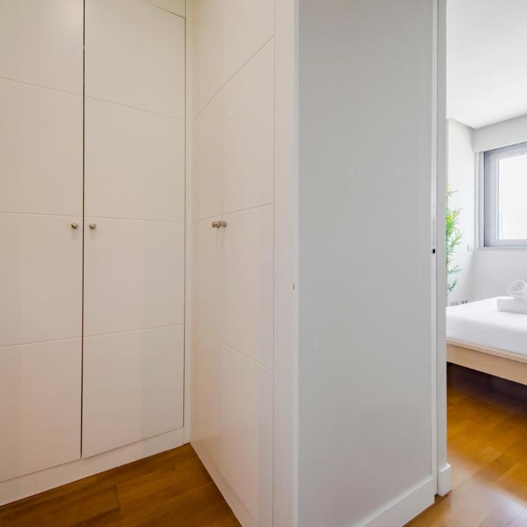 Alojamiento con parking y piscina en Sanchinarro - Deluxe Apartment mit 1 Schlafzimmer - 12