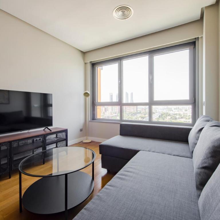 Alojamiento con parking y piscina en Sanchinarro - Deluxe Apartment mit 1 Schlafzimmer - 18