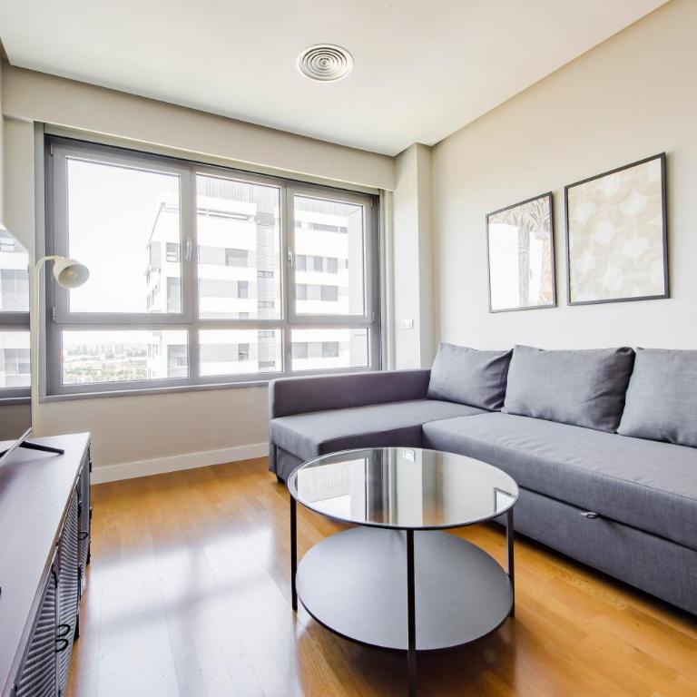 Alojamiento con parking y piscina en Sanchinarro - Deluxe Apartment mit 1 Schlafzimmer - 21