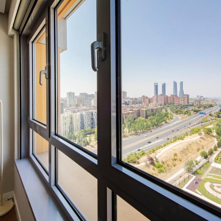 Alojamiento con parking y piscina en Sanchinarro - Deluxe Apartment mit 1 Schlafzimmer - 24