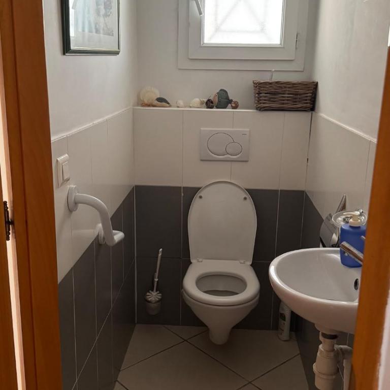 Maison entière 6 personnes, 3 lits, 2 salles de bains, parking, au calme - Villa 1 Chambre - 6