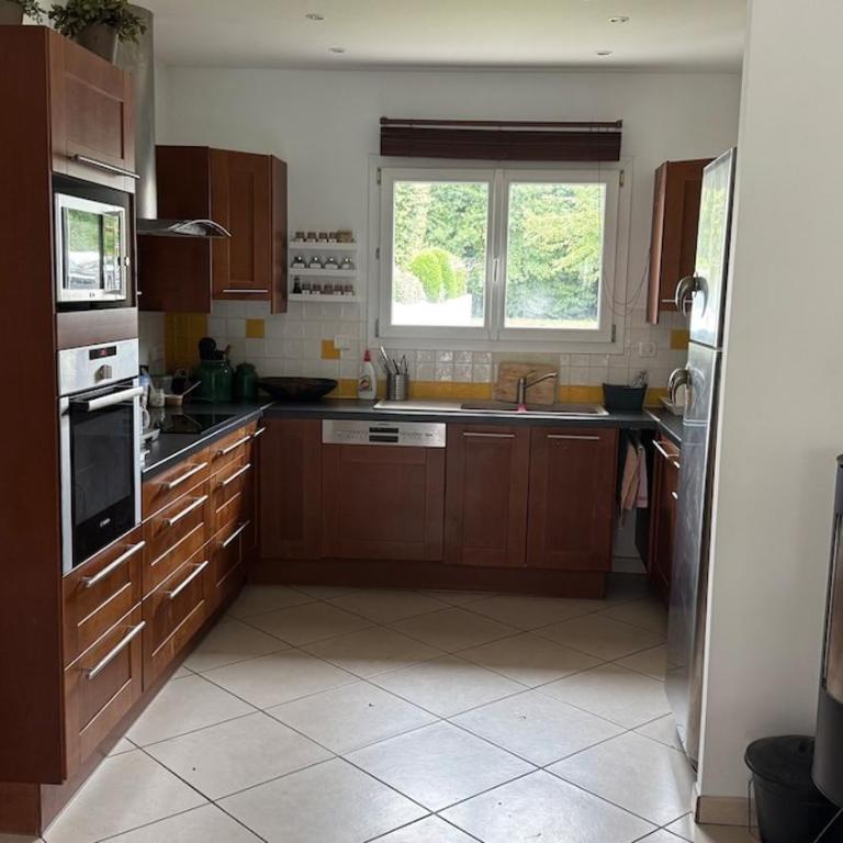 Maison entière 6 personnes, 3 lits, 2 salles de bains, parking, au calme - Villa 1 Chambre - 4