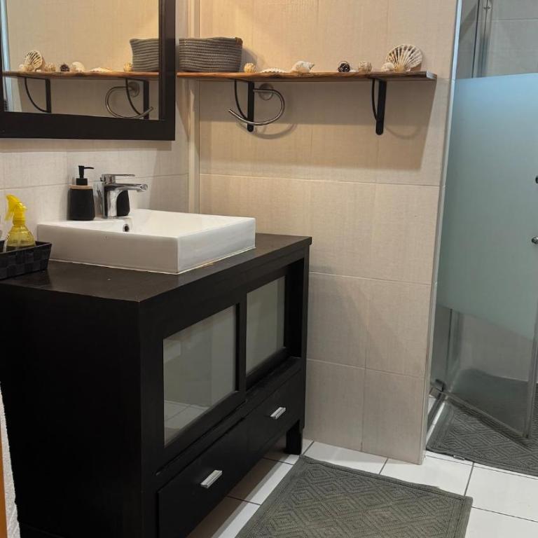 Maison entière 6 personnes, 3 lits, 2 salles de bains, parking, au calme - Villa 1 Chambre - 7