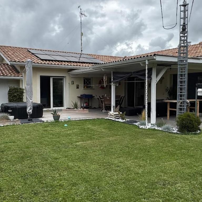 Maison entière 6 personnes, 3 lits, 2 salles de bains, parking, au calme - Villa 1 Chambre - 25