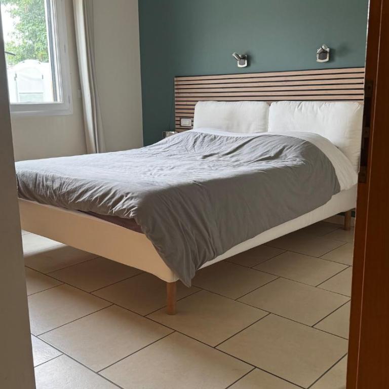 Maison entière 6 personnes, 3 lits, 2 salles de bains, parking, au calme - Villa 1 Chambre - 14